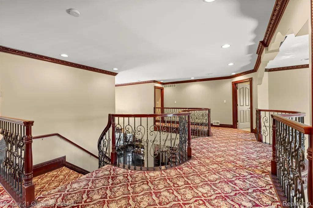 6318 Whitefield Street Dearborn Heights City MI 48127