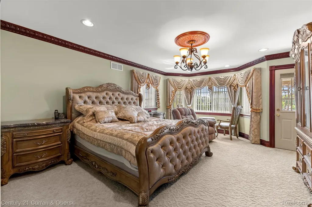 6318 Whitefield Street Dearborn Heights City MI 48127