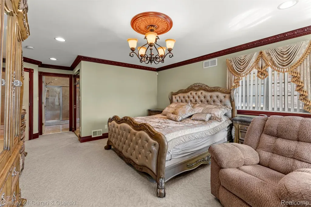 6318 Whitefield Street Dearborn Heights City MI 48127