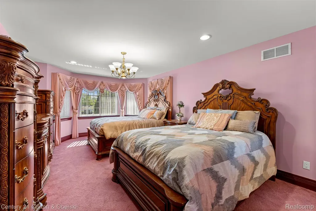 6318 Whitefield Street Dearborn Heights City MI 48127