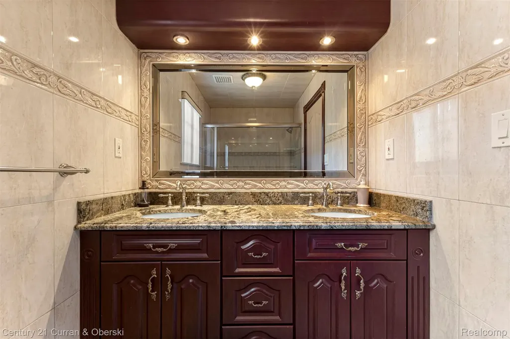 6318 Whitefield Street Dearborn Heights City MI 48127