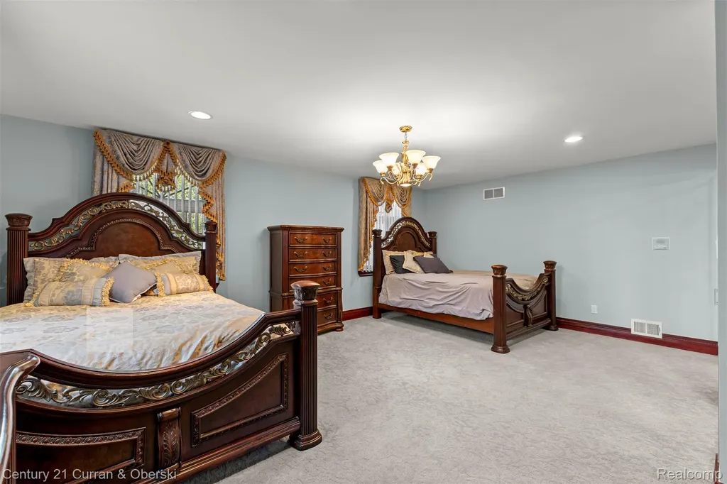 6318 Whitefield Street Dearborn Heights City MI 48127