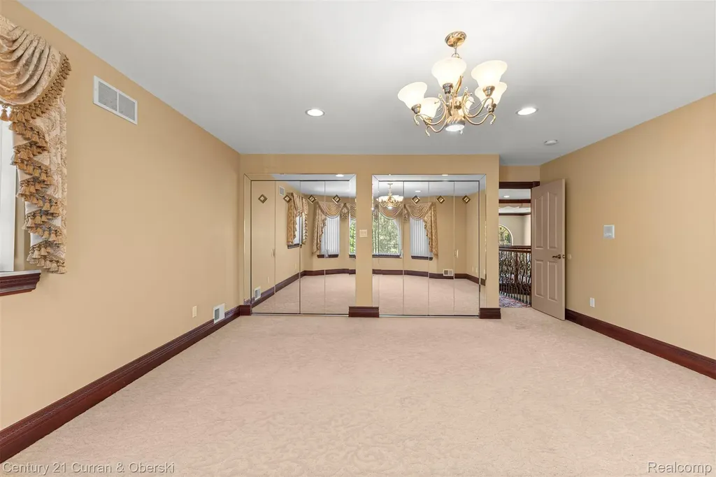 6318 Whitefield Street Dearborn Heights City MI 48127