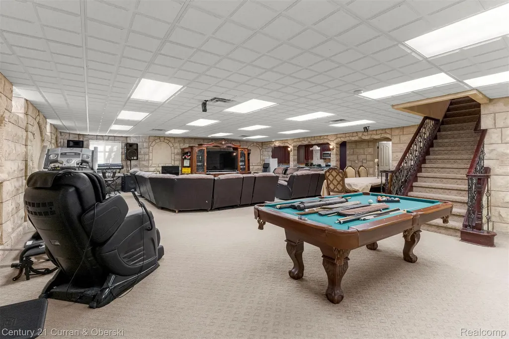 6318 Whitefield Street Dearborn Heights City MI 48127