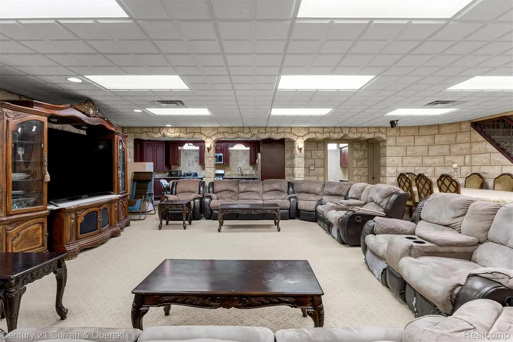 6318 Whitefield Street Dearborn Heights City MI 48127