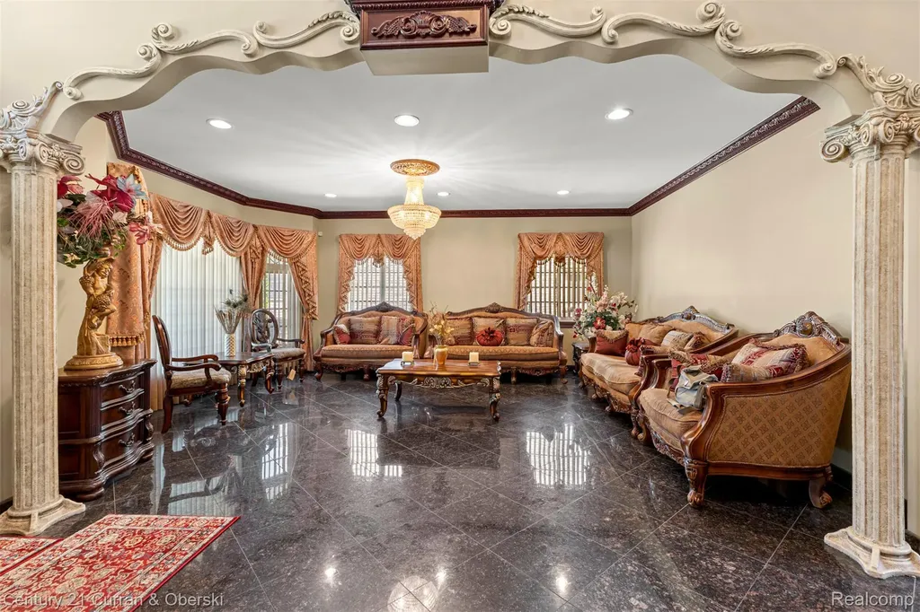 6318 Whitefield Street Dearborn Heights City MI 48127