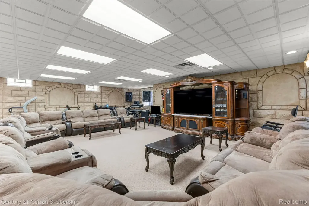 6318 Whitefield Street Dearborn Heights City MI 48127