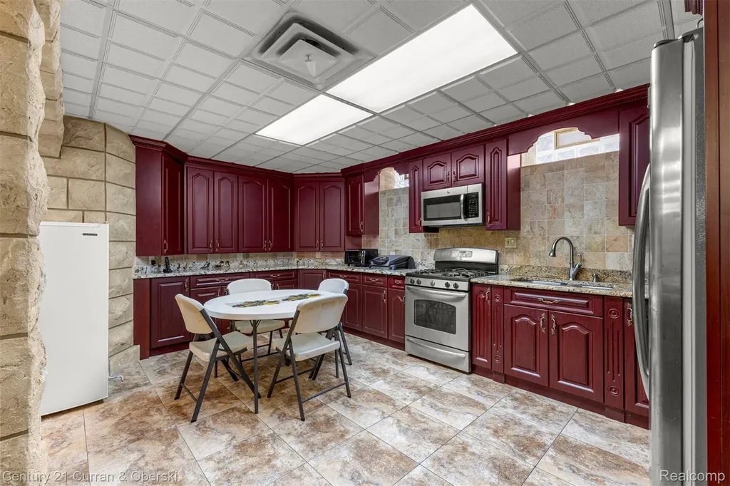 6318 Whitefield Street Dearborn Heights City MI 48127