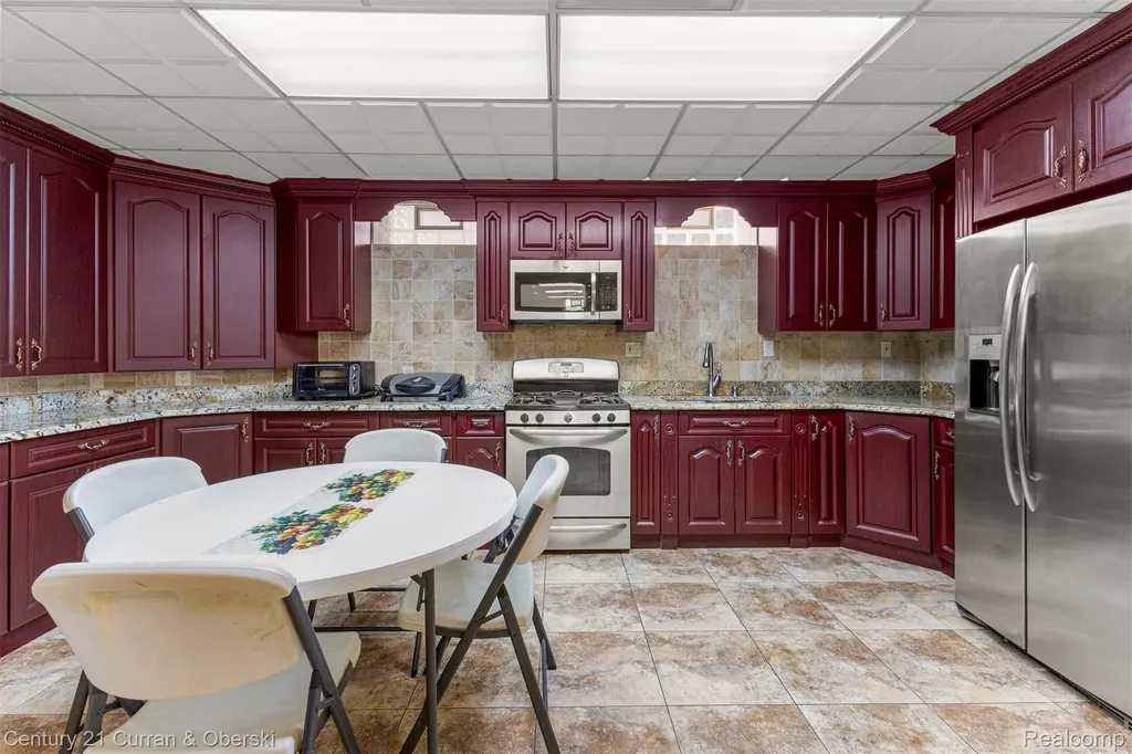 6318 Whitefield Street Dearborn Heights City MI 48127
