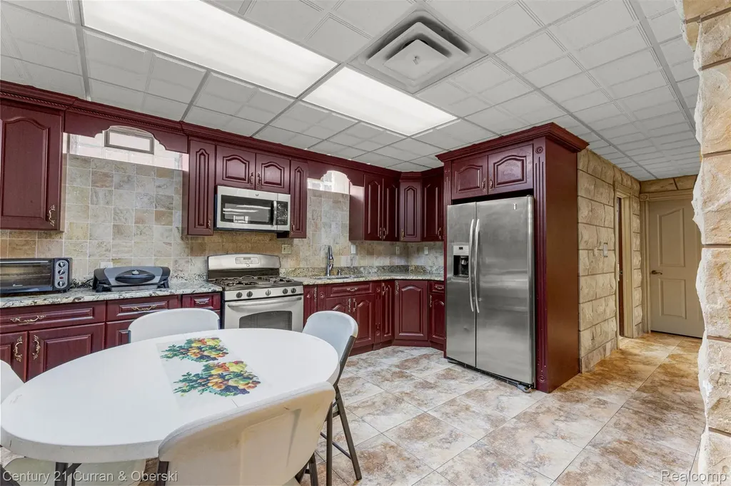 6318 Whitefield Street Dearborn Heights City MI 48127