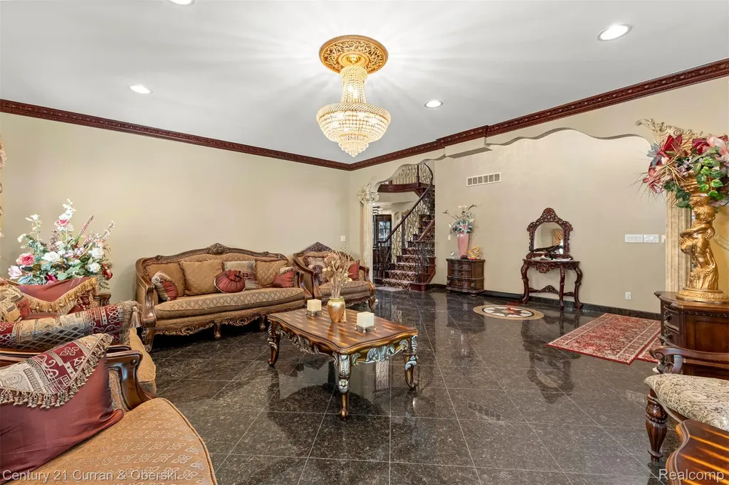 6318 Whitefield Street Dearborn Heights City MI 48127