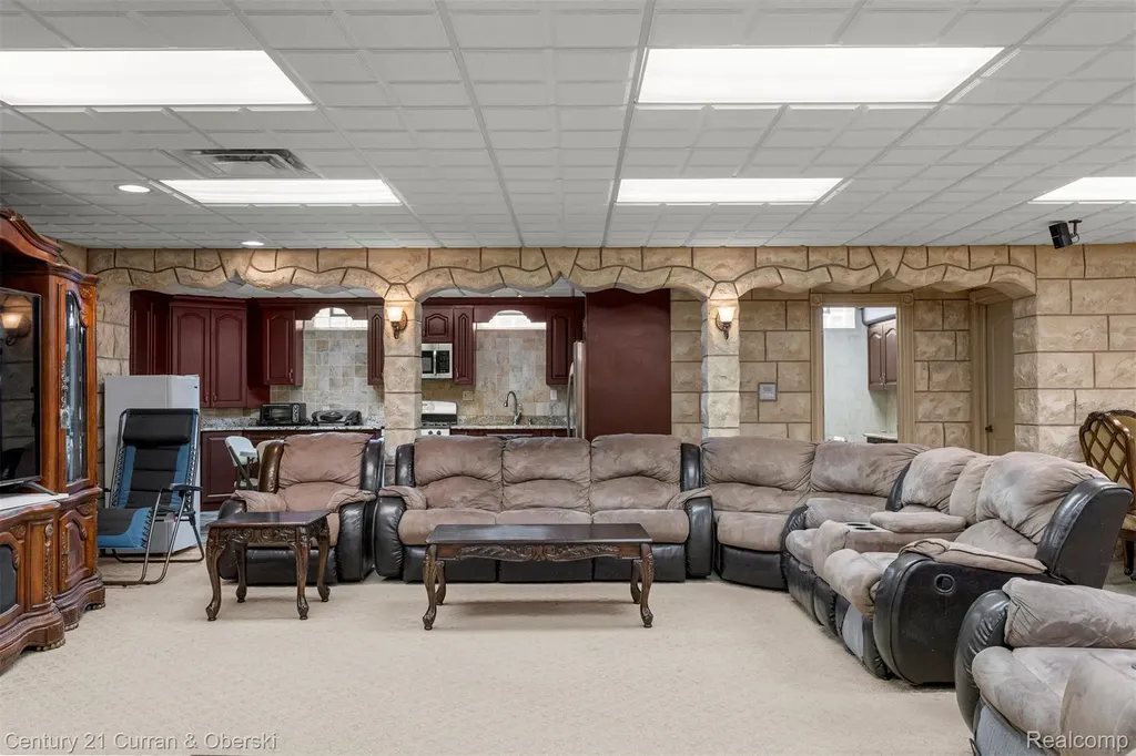 6318 Whitefield Street Dearborn Heights City MI 48127