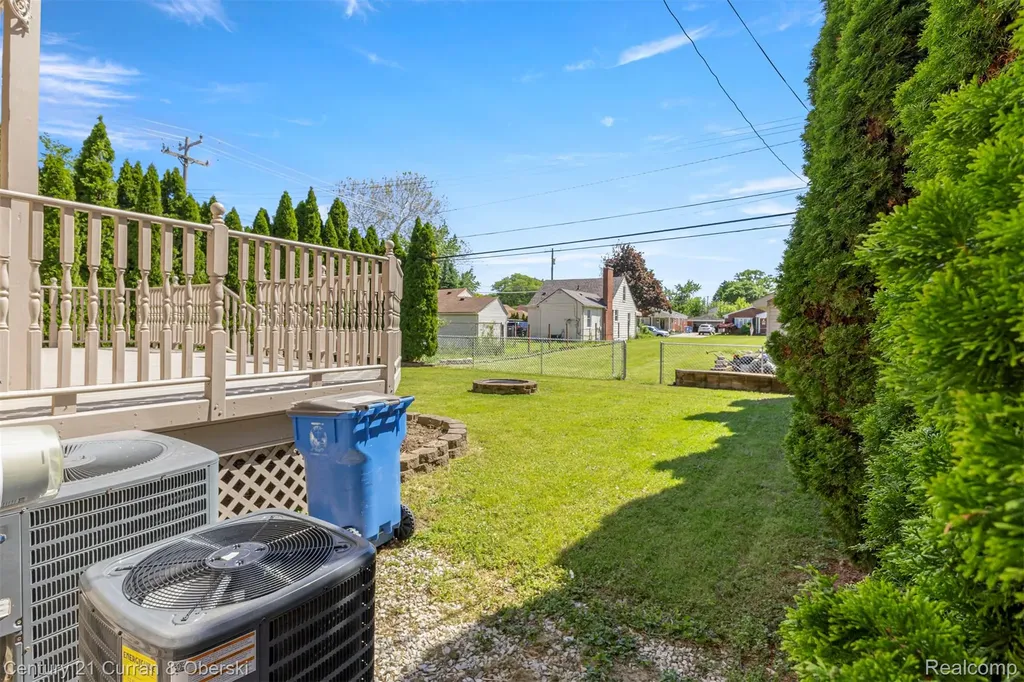 6318 Whitefield Street Dearborn Heights City MI 48127