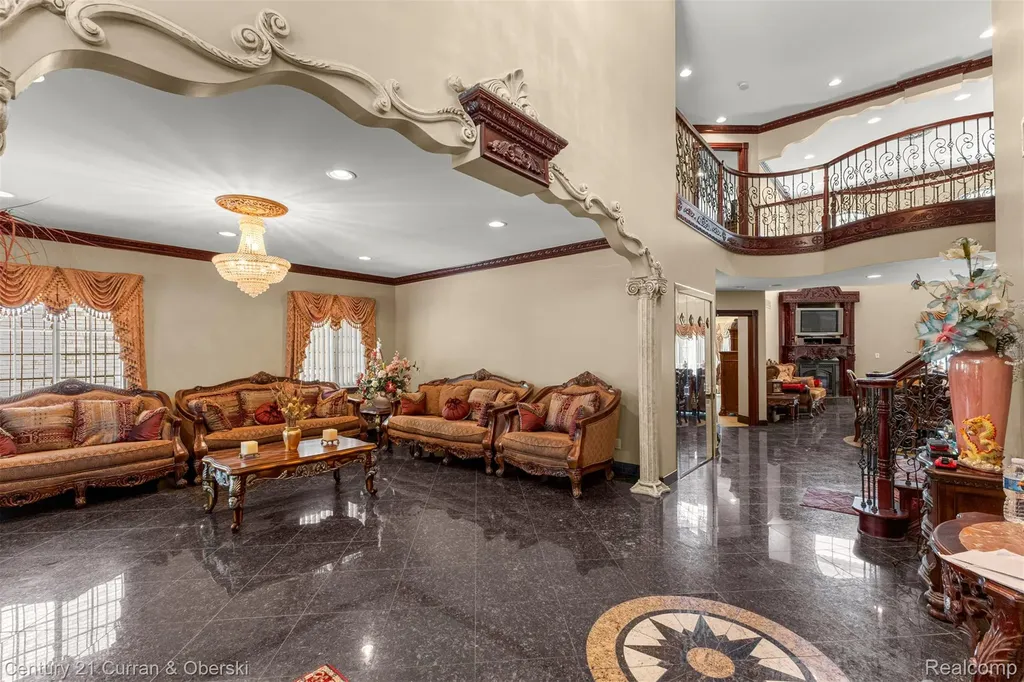 6318 Whitefield Street Dearborn Heights City MI 48127