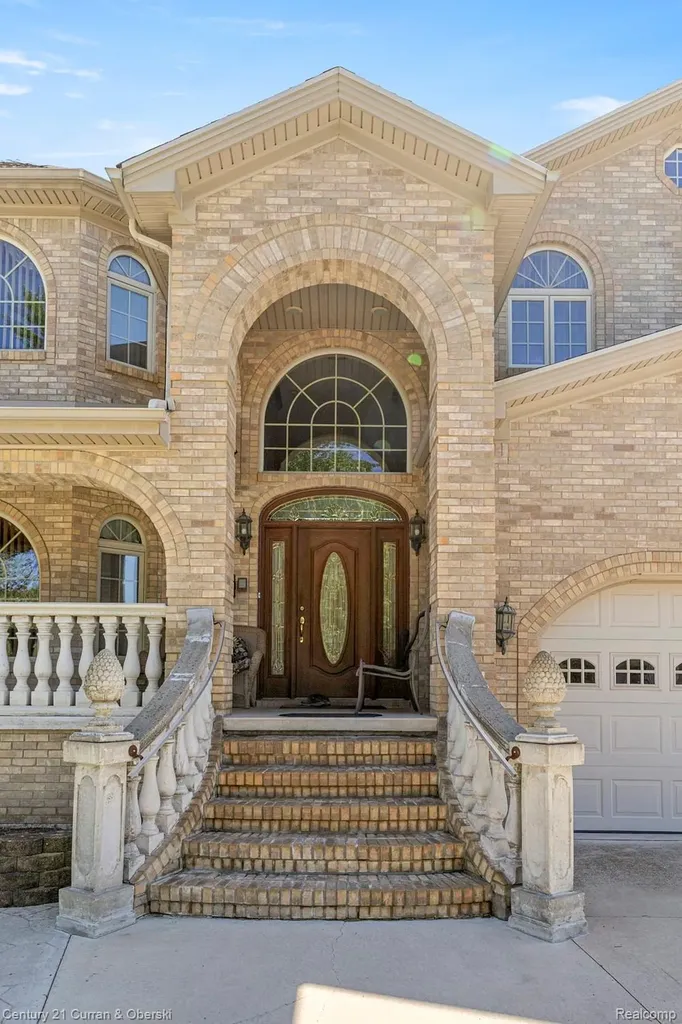 6318 Whitefield Street Dearborn Heights City MI 48127