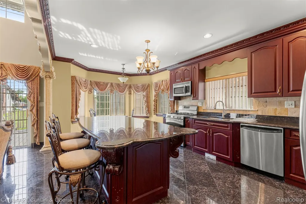 6318 Whitefield Street Dearborn Heights City MI 48127