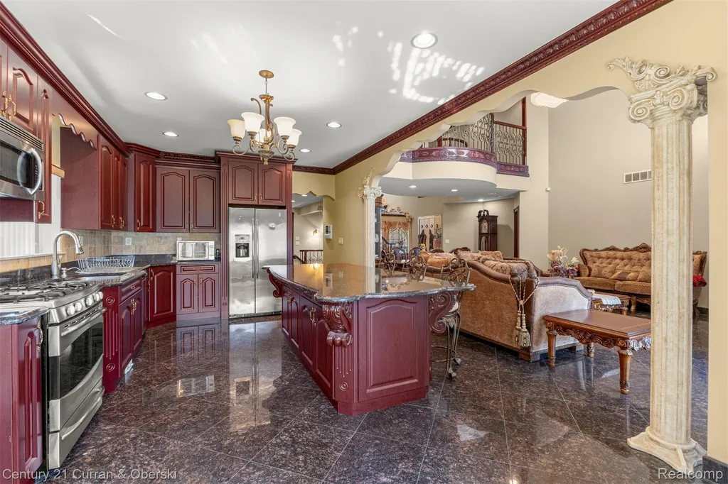 6318 Whitefield Street Dearborn Heights City MI 48127
