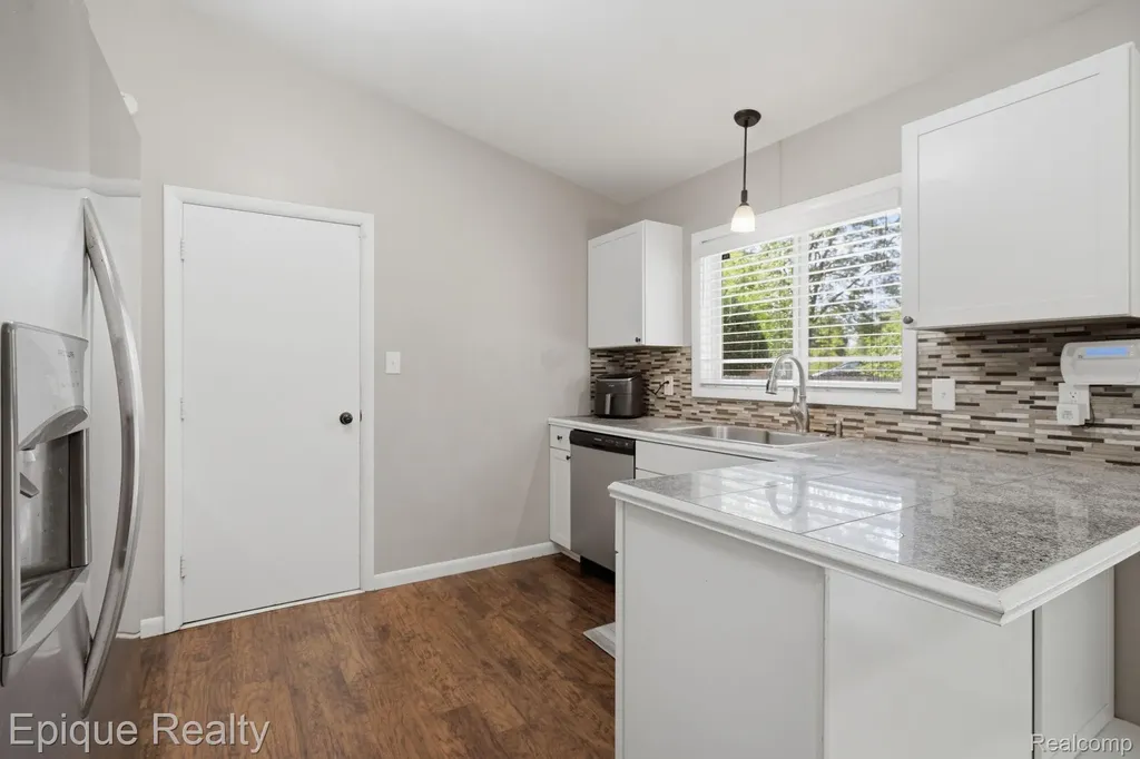 5370 Oaktree Court Flint Charter Township MI 48532