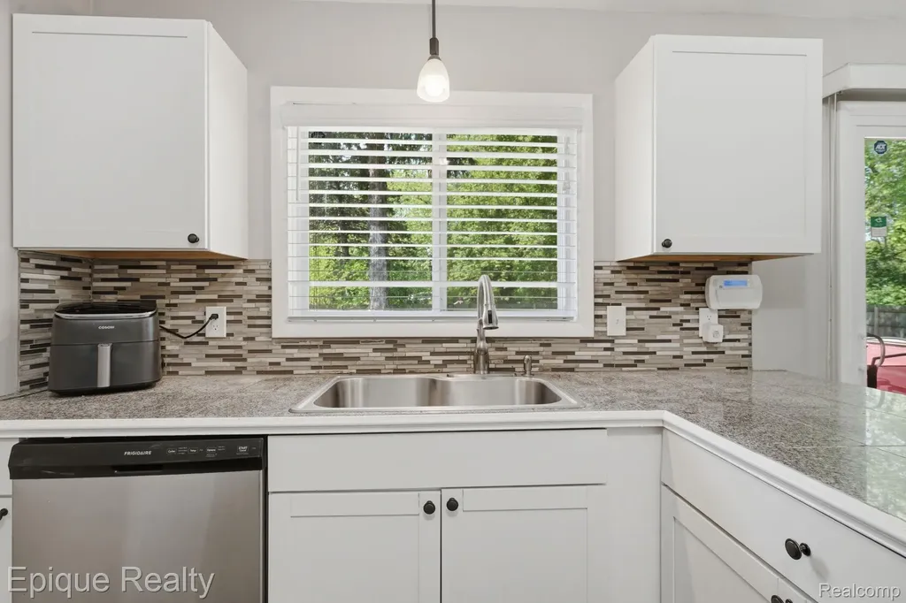 5370 Oaktree Court Flint Charter Township MI 48532