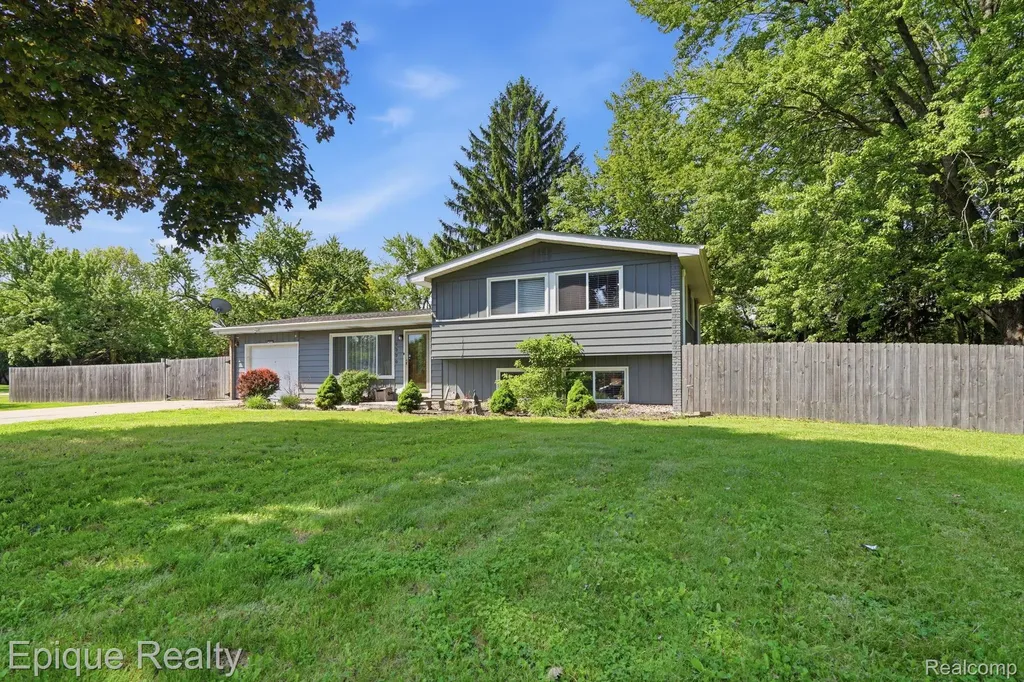 5370 Oaktree Court Flint Charter Township MI 48532