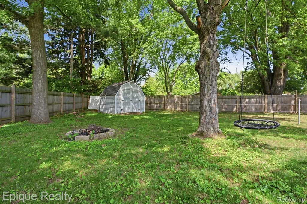 5370 Oaktree Court Flint Charter Township MI 48532
