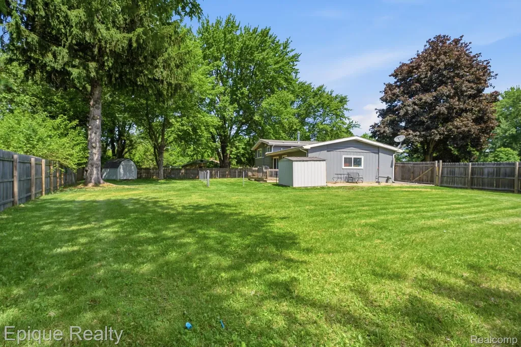 5370 Oaktree Court Flint Charter Township MI 48532