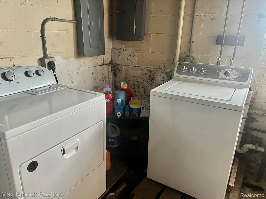 2006 Norwalk Street Hamtramck City MI 48212