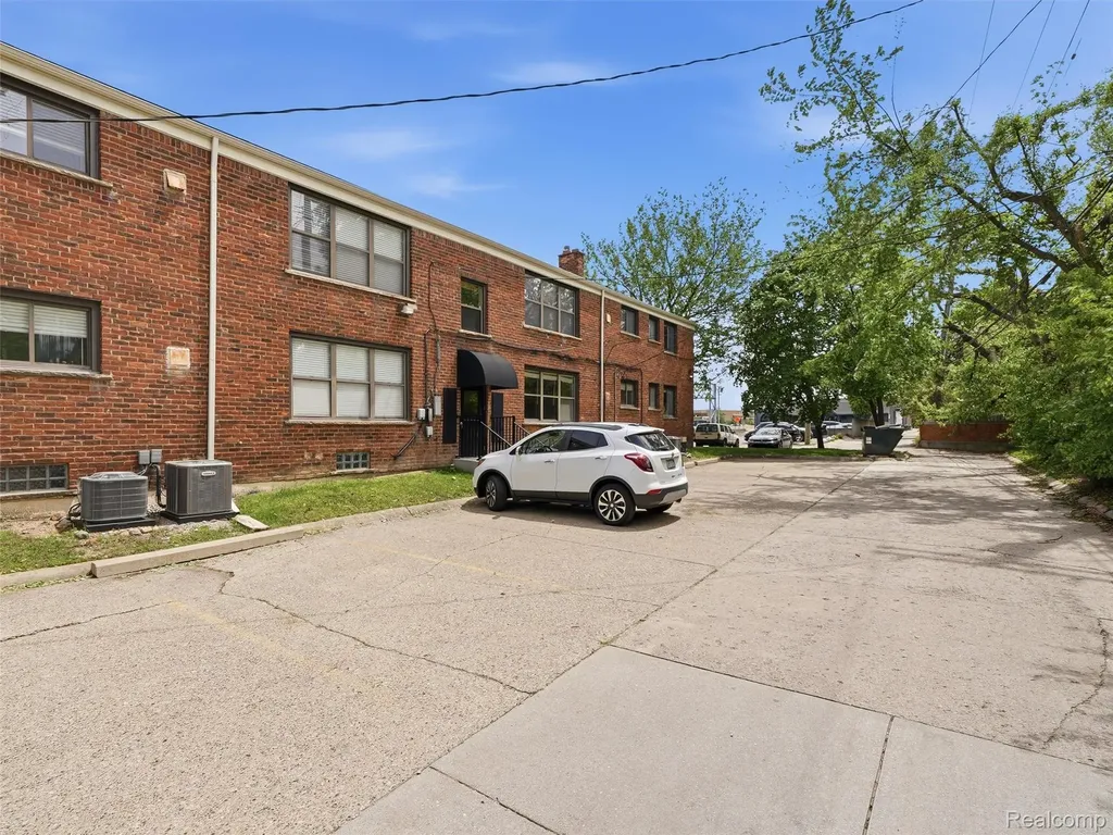 25707 Woodward Avenue Royal Oak City MI 48067