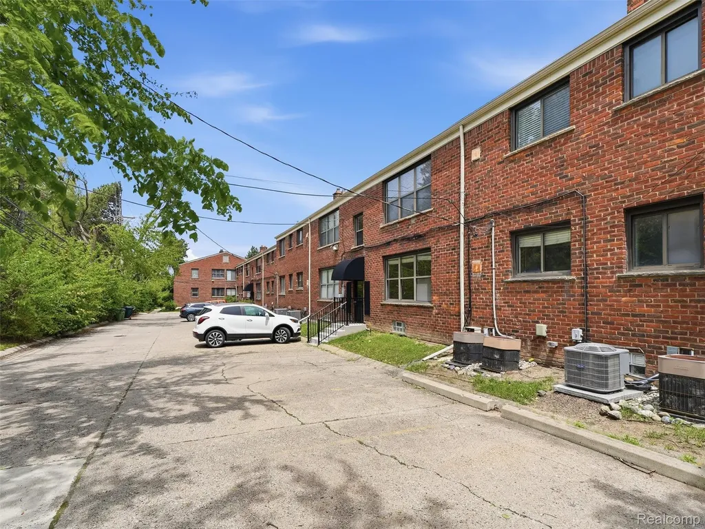25707 Woodward Avenue Royal Oak City MI 48067