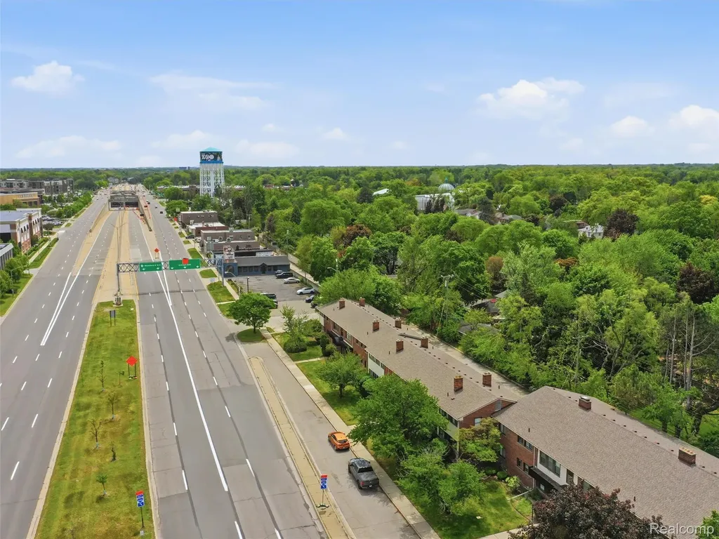 25707 Woodward Avenue Royal Oak City MI 48067