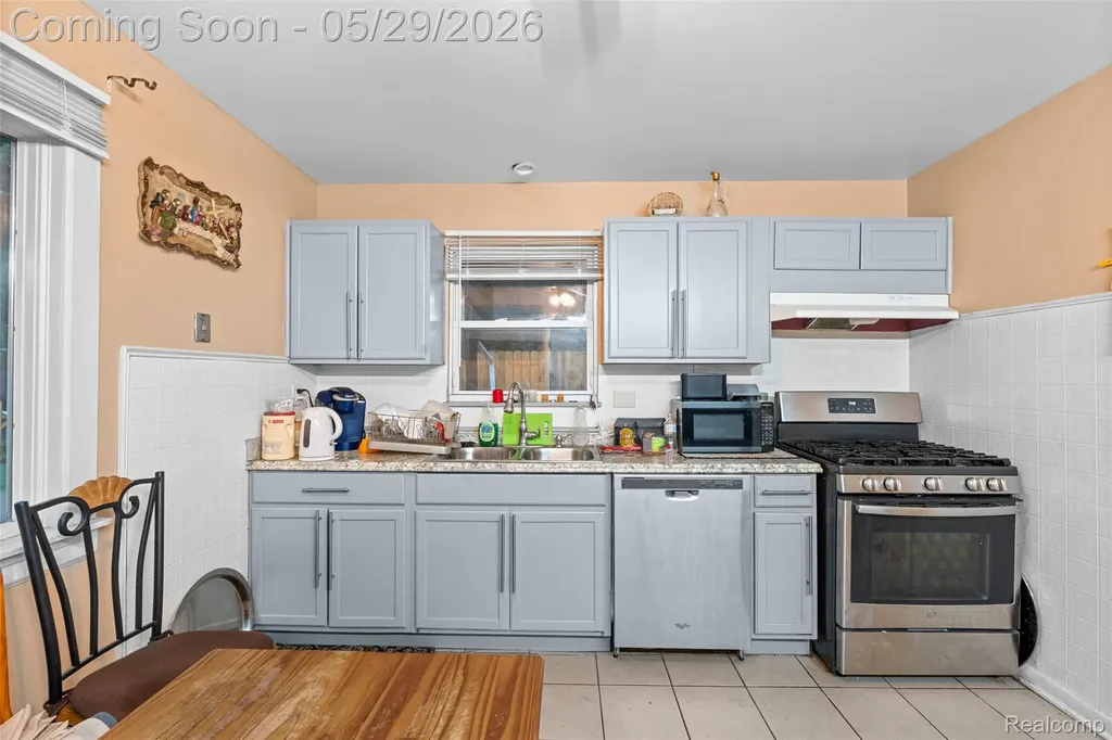 1579 Dulong Avenue Madison Heights City MI 48071