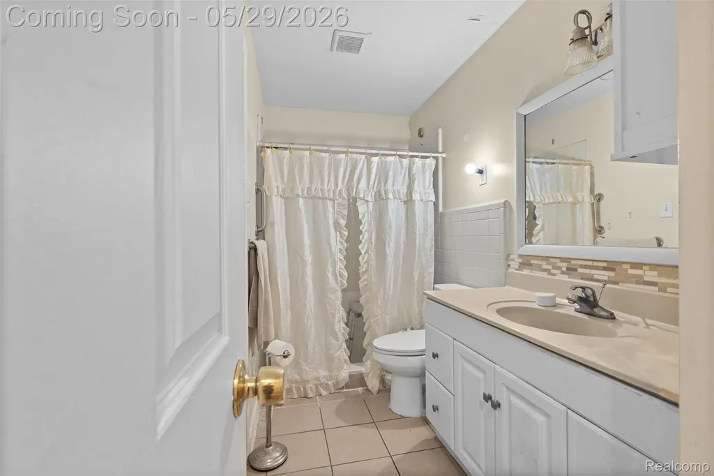 1579 Dulong Avenue Madison Heights City MI 48071