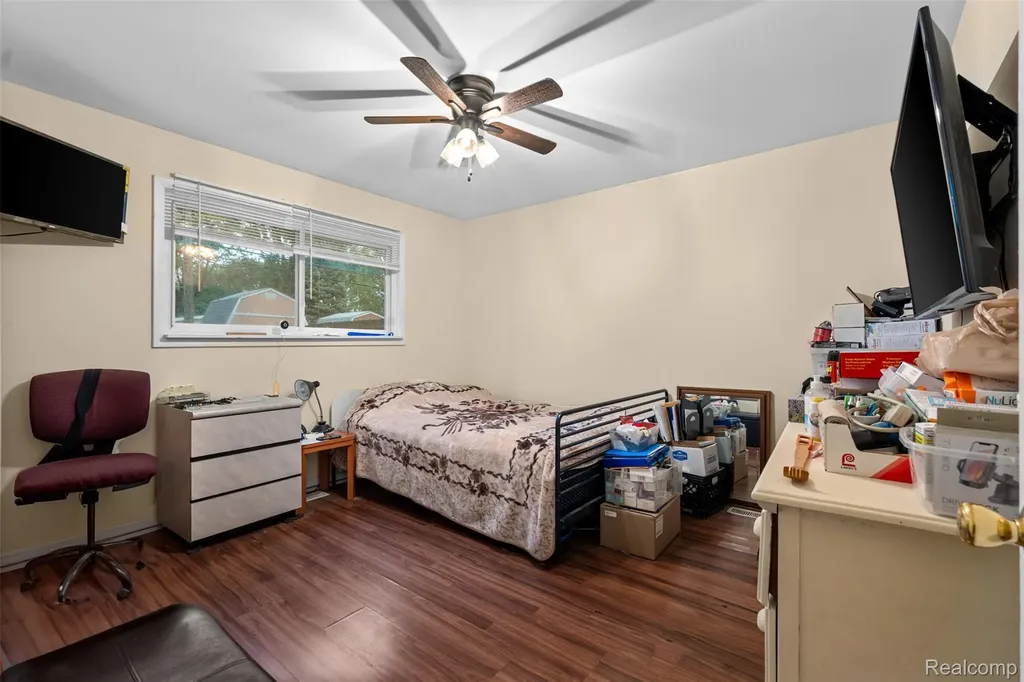 1579 Dulong Avenue Madison Heights City MI 48071