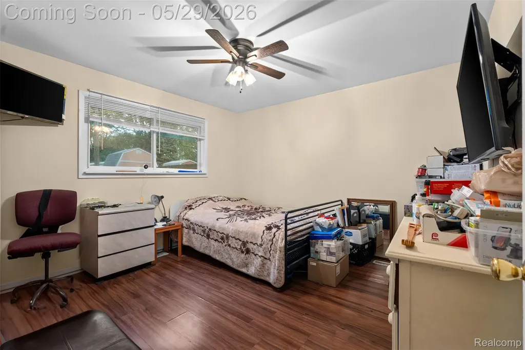 1579 Dulong Avenue Madison Heights City MI 48071