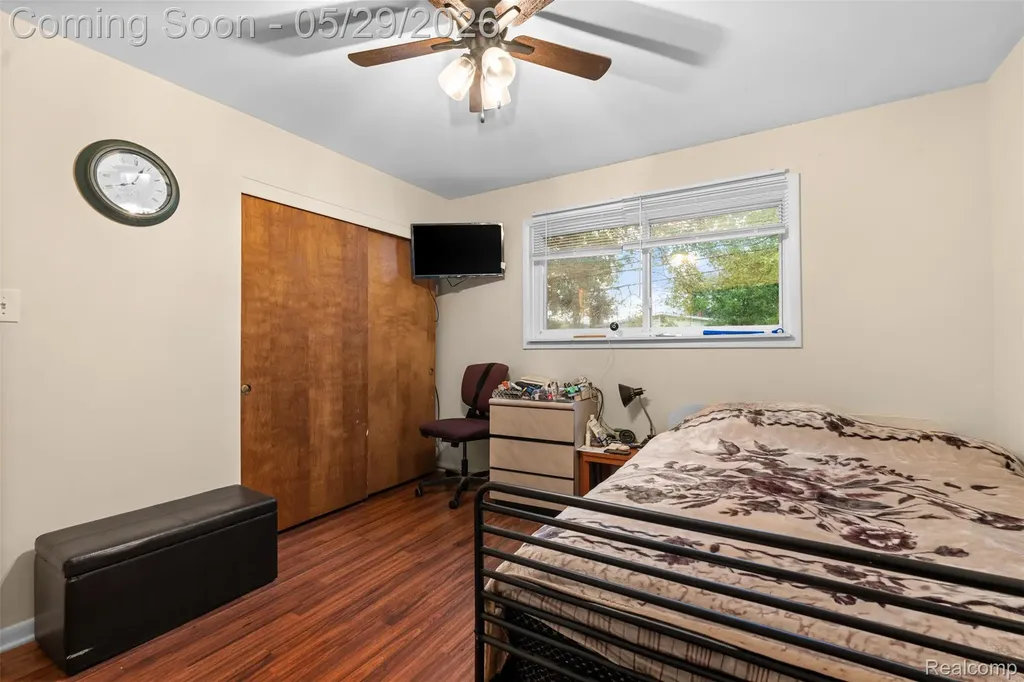 1579 Dulong Avenue Madison Heights City MI 48071