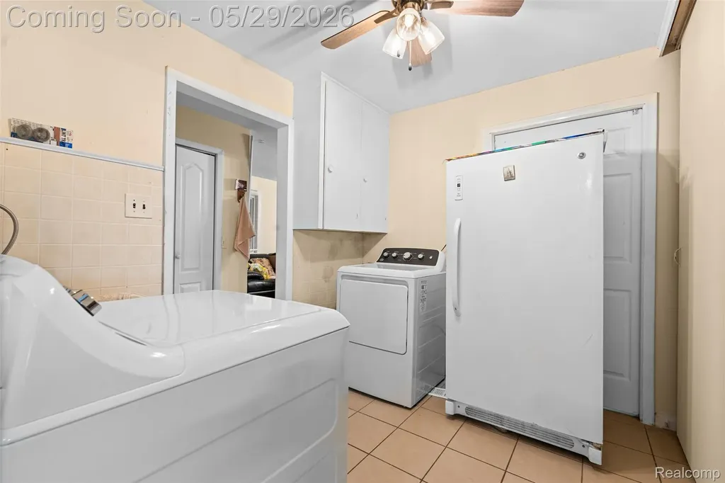 1579 Dulong Avenue Madison Heights City MI 48071