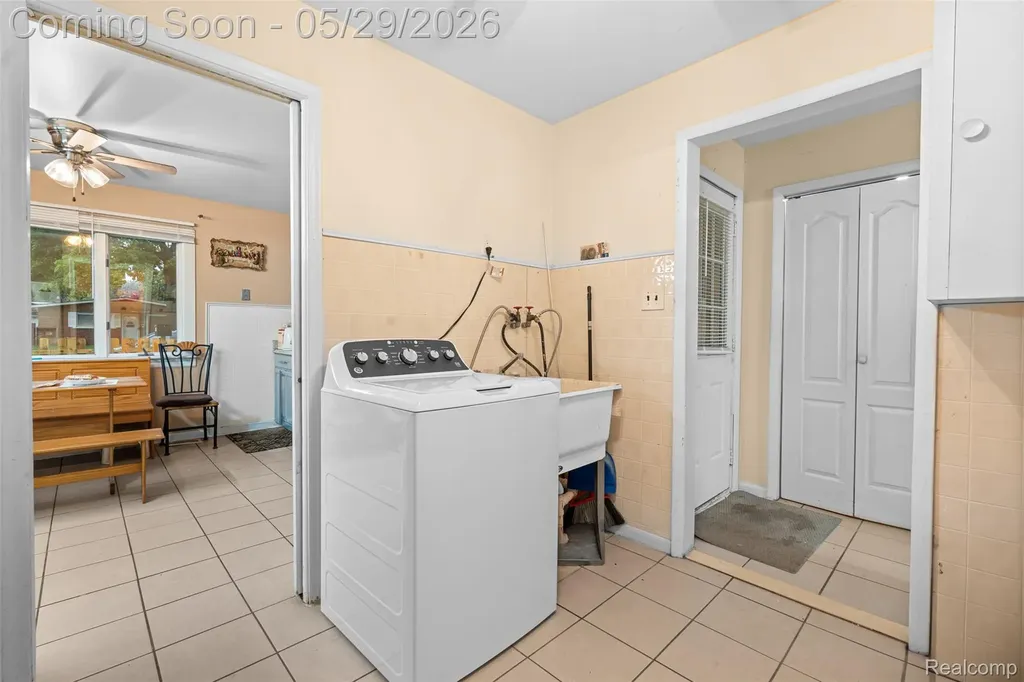 1579 Dulong Avenue Madison Heights City MI 48071