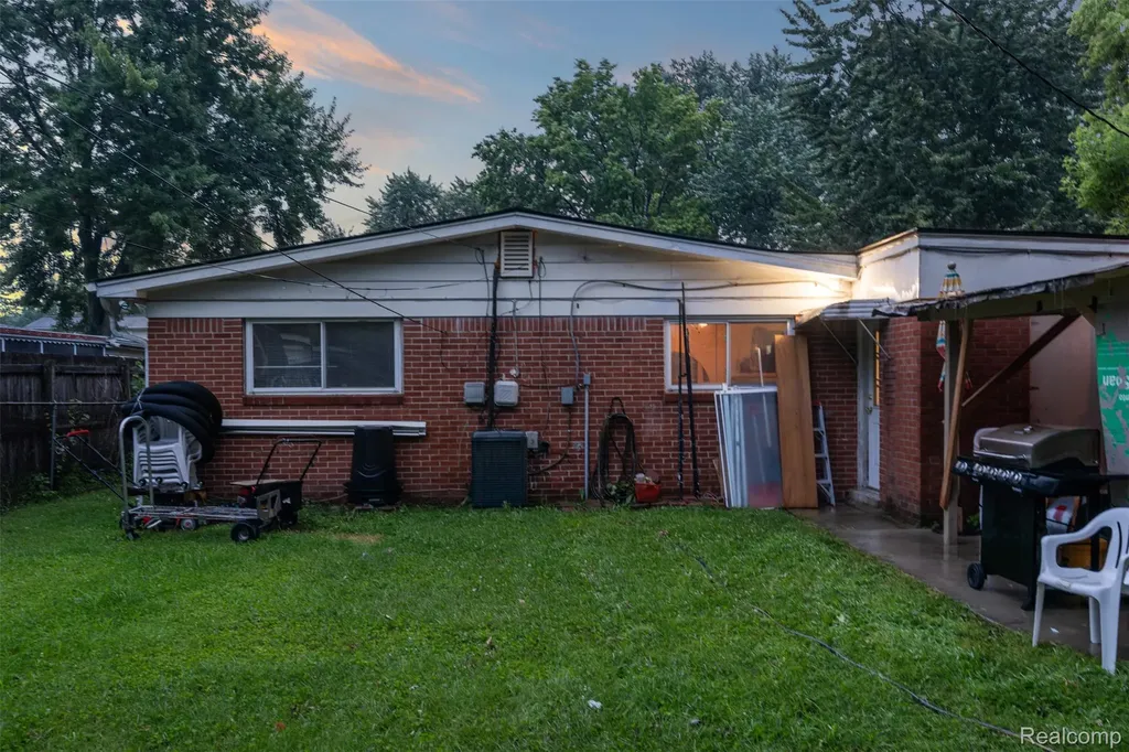 1579 Dulong Avenue Madison Heights City MI 48071