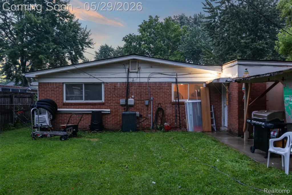 1579 Dulong Avenue Madison Heights City MI 48071