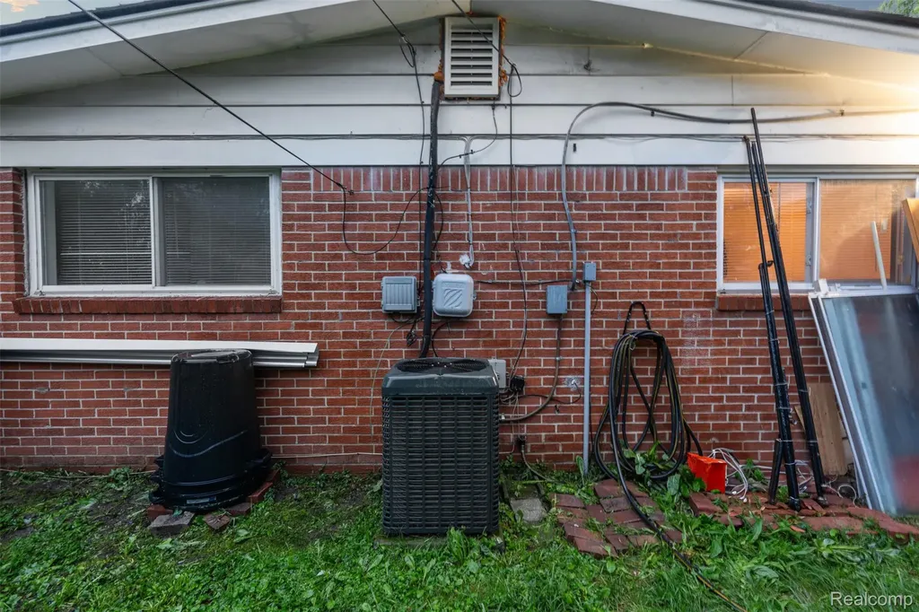 1579 Dulong Avenue Madison Heights City MI 48071