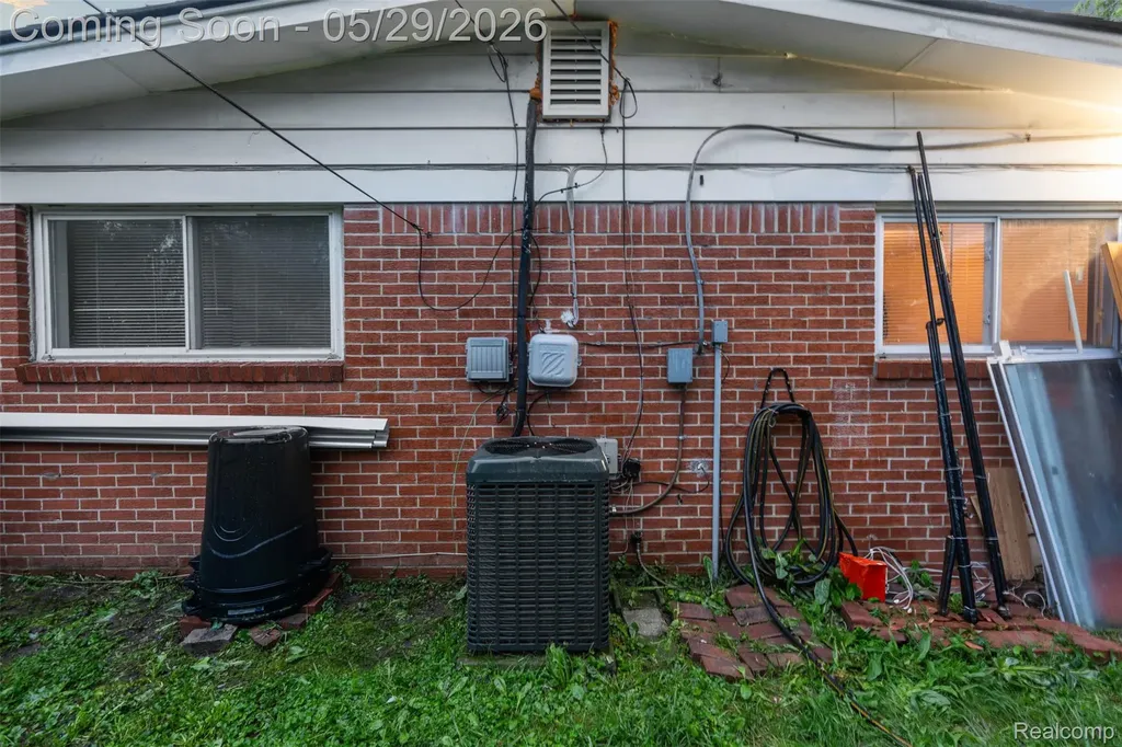 1579 Dulong Avenue Madison Heights City MI 48071