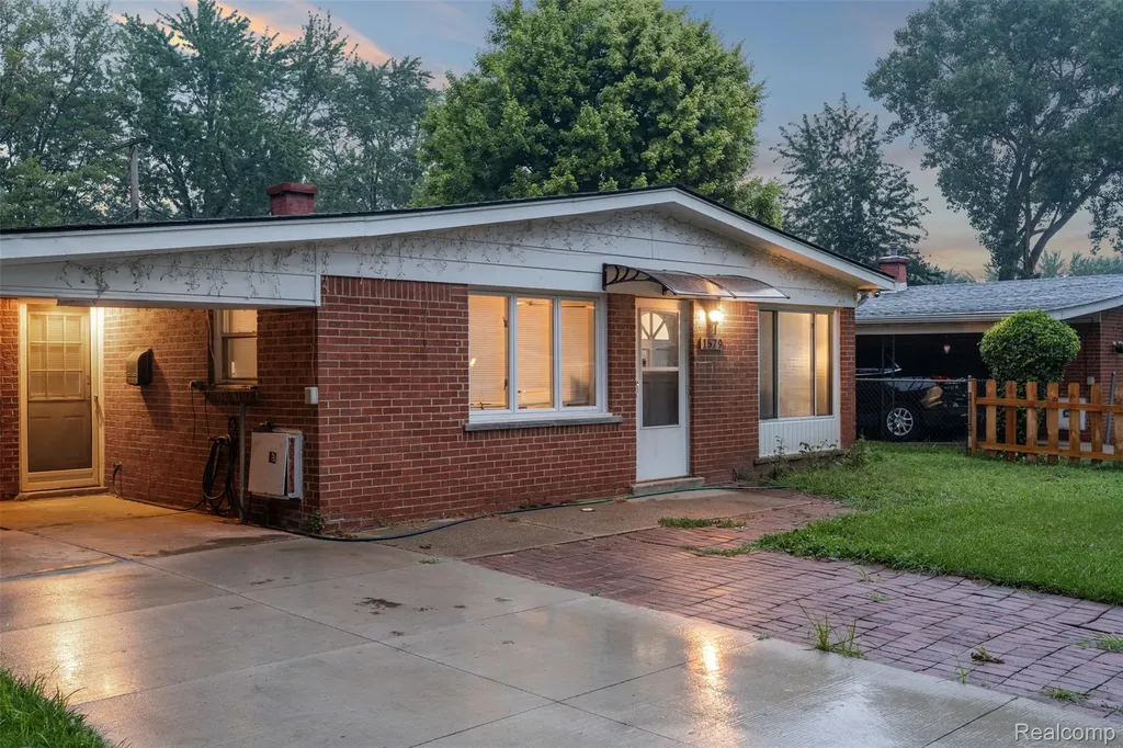 1579 Dulong Avenue Madison Heights City MI 48071