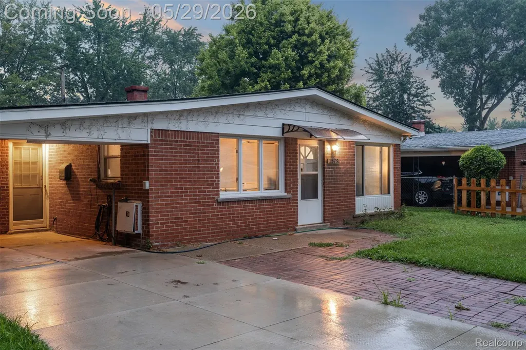 1579 Dulong Avenue Madison Heights City MI 48071