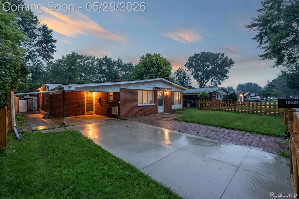 1579 Dulong Avenue Madison Heights City MI 48071