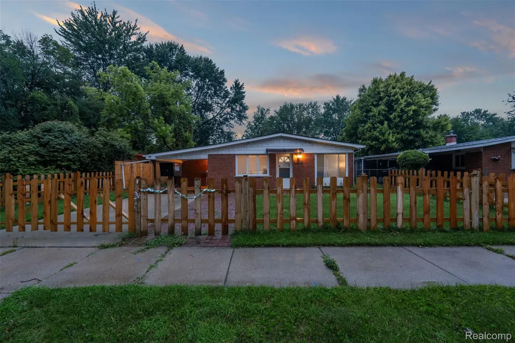 1579 Dulong Avenue Madison Heights City MI 48071