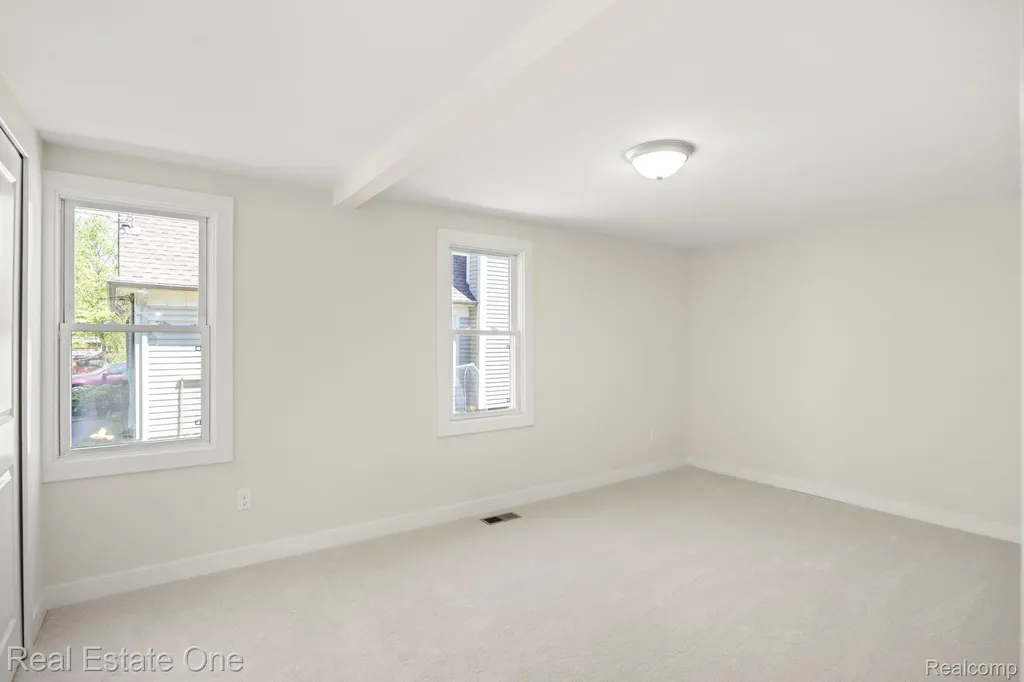 3200 Hessel Avenue Rochester Hills City MI 48307