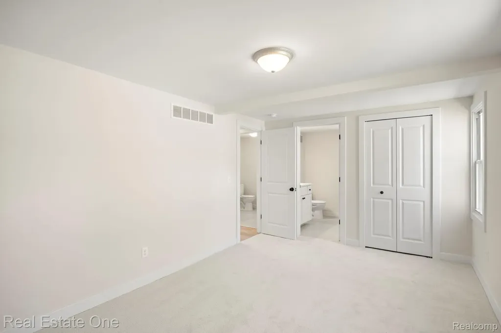 3200 Hessel Avenue Rochester Hills City MI 48307
