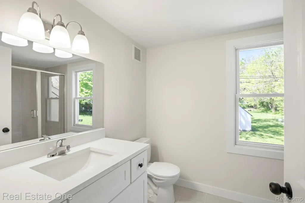 3200 Hessel Avenue Rochester Hills City MI 48307