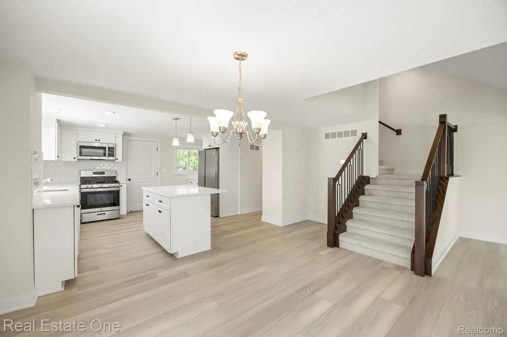 3200 Hessel Avenue Rochester Hills City MI 48307