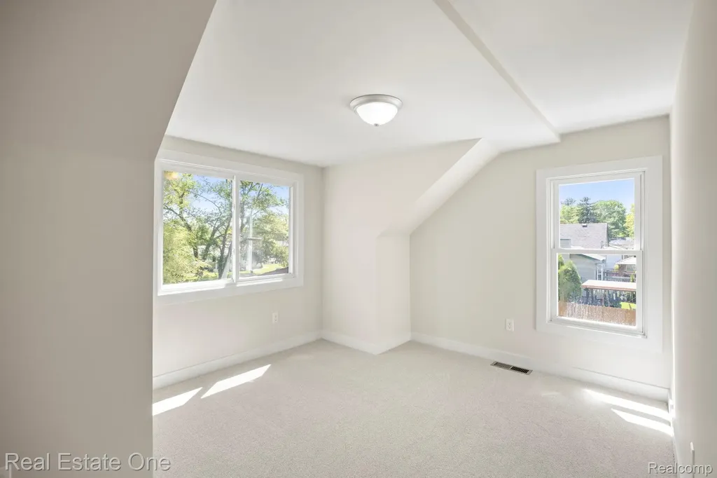 3200 Hessel Avenue Rochester Hills City MI 48307